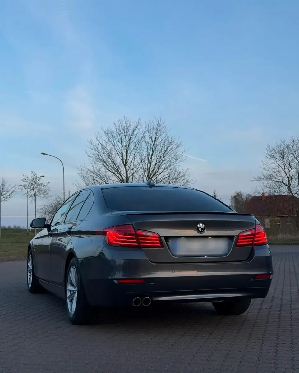 Gebraucht BMW 520 190 PS (139 kW) 2016 Grau Limousine