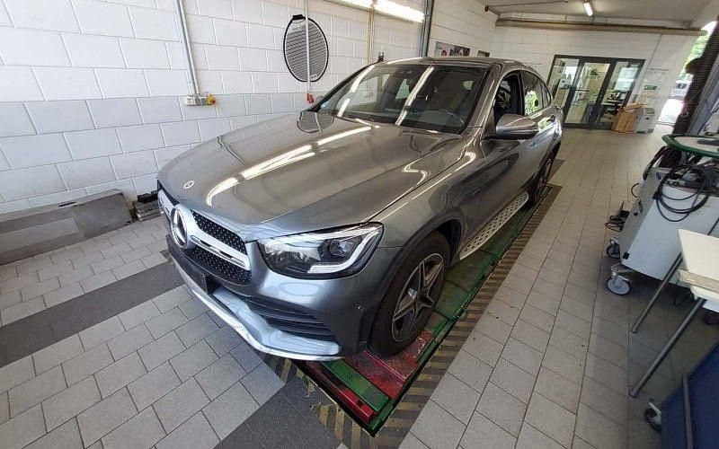 Grau Gebraucht 2021 Mercedes GLC300e Advanced Limousine | 42.390 € (Etwas zu teuer) - Bild 1/4