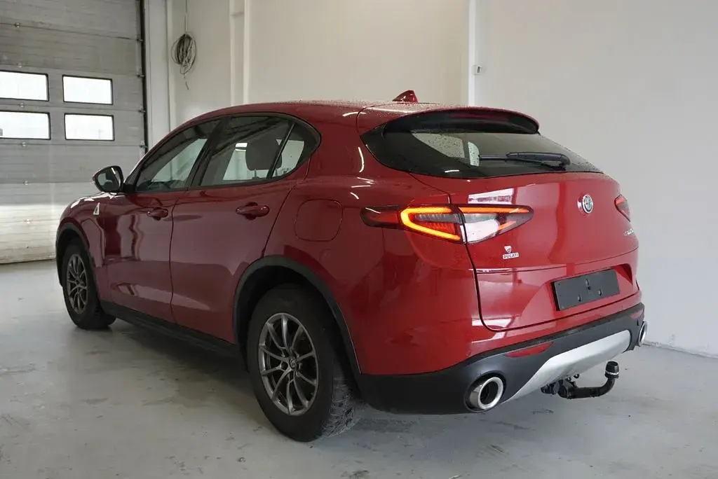 Gebraucht Alfa Romeo Stelvio 179 PS (131 kW) 2018 Rot SUV