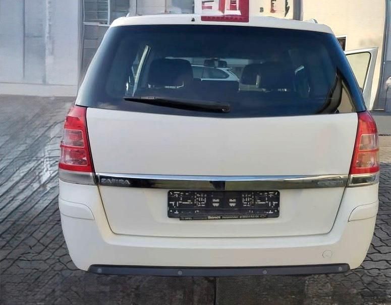 Gebraucht Opel Zafira 102 PS (75 kW) 2010 Weiß Van / Kleinbus
