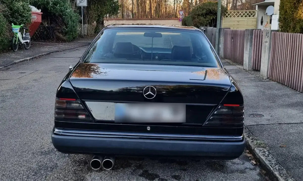 Gebraucht Mercedes 230 137 PS (100 kW) 1989 Schwarz Coupé