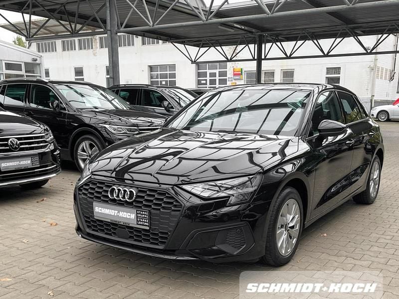 Mythosschwarz (schwarz) Gebraucht 2022 Audi A3 Sportback e-tron Comfort Kleinwagen | 23.750 € (Fairer Preis) - Bild 1/4