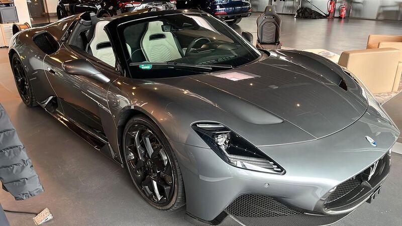 Grau Gebraucht 2023 Maserati MC20 Cabrio | 289.000 € - Bild 1/4