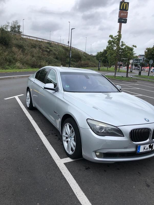 Gebraucht BMW 750 408 PS (300 kW) 2009 Silber Limousine