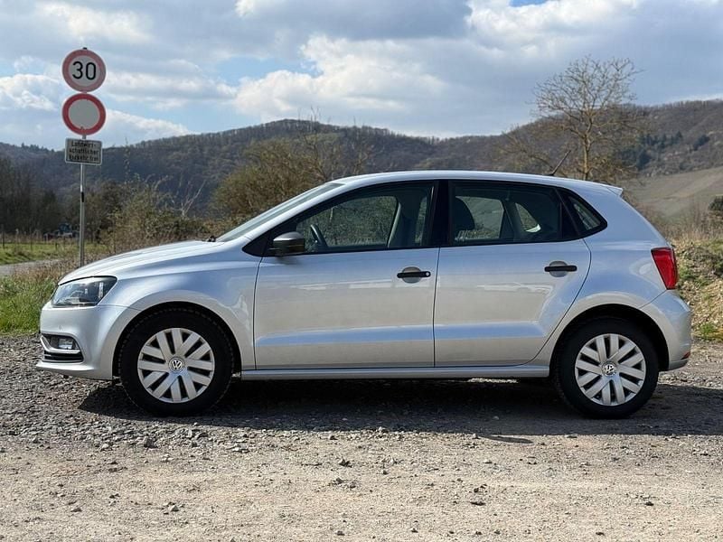Gebraucht VW Polo Trendline 75 PS (55 kW) 2016 Silber Kleinwagen