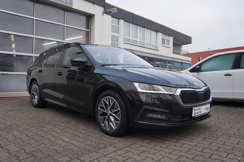 Schwarzmagic perleffekt Gebraucht 2023 Skoda Octavia Tour Kombi | 19.500 € (Guter Preis) - Bild 1/4