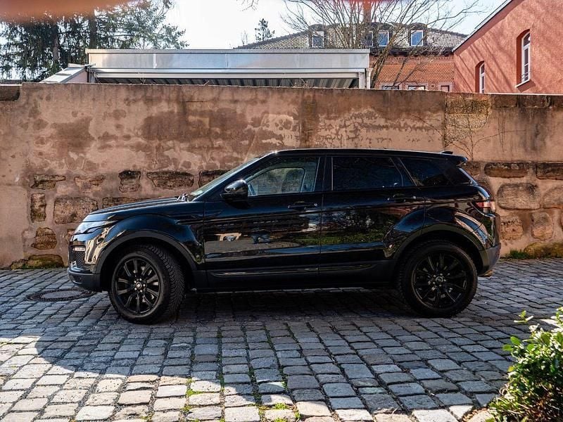 Gebraucht Land Rover Range Rover evoque Black Edition 150 PS (110 kW) 2018 Santorini black SUV