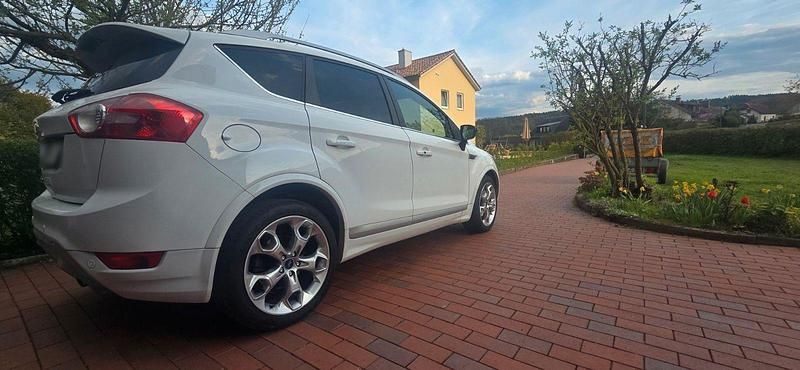 Gebraucht Ford Kuga Individual 163 PS (119 kW) 2012 Weiß SUV