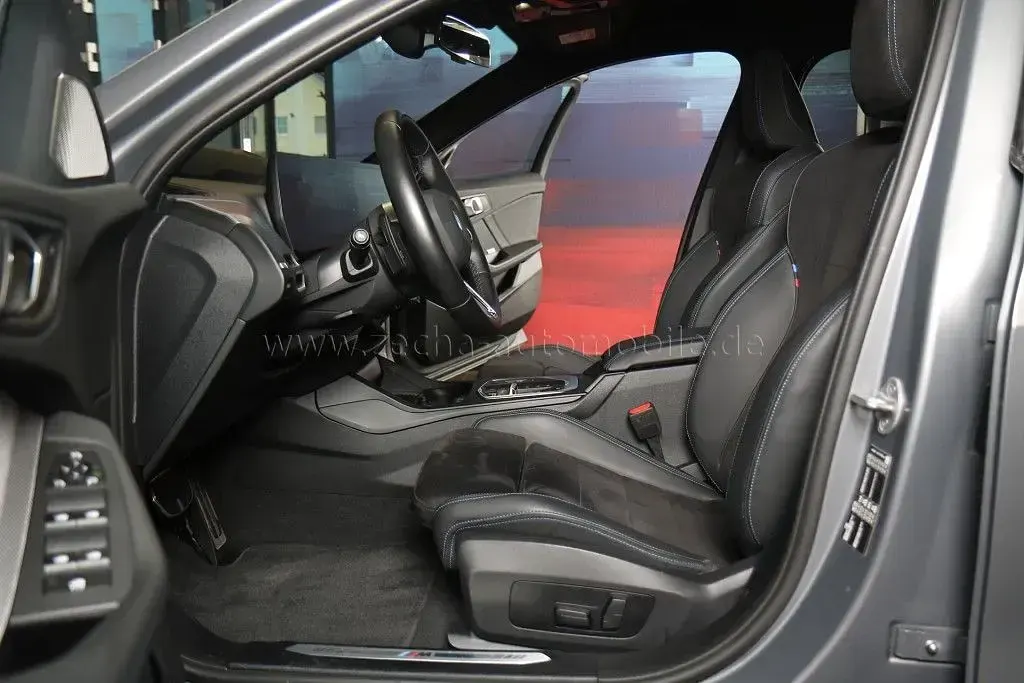 Gebraucht BMW 120 Performance 150 PS (110 kW) 2024 Skyscraper grau (c4w) Kleinwagen