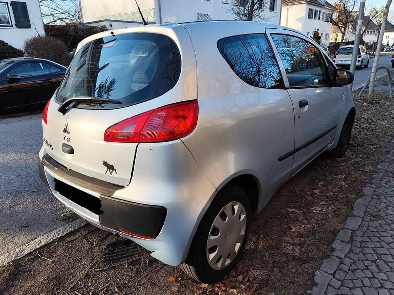 Second-hand Mitsubishi Colt Inform 75 CP (55 kW) 2006 Argintiu Berlinǎ