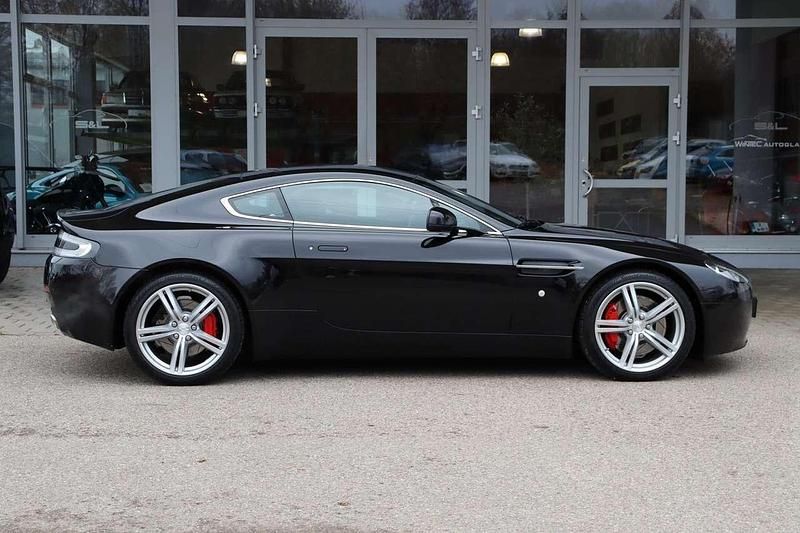 Gebraucht Aston Martin V8 426 PS (313 kW) 2010 Onyx black Coupé