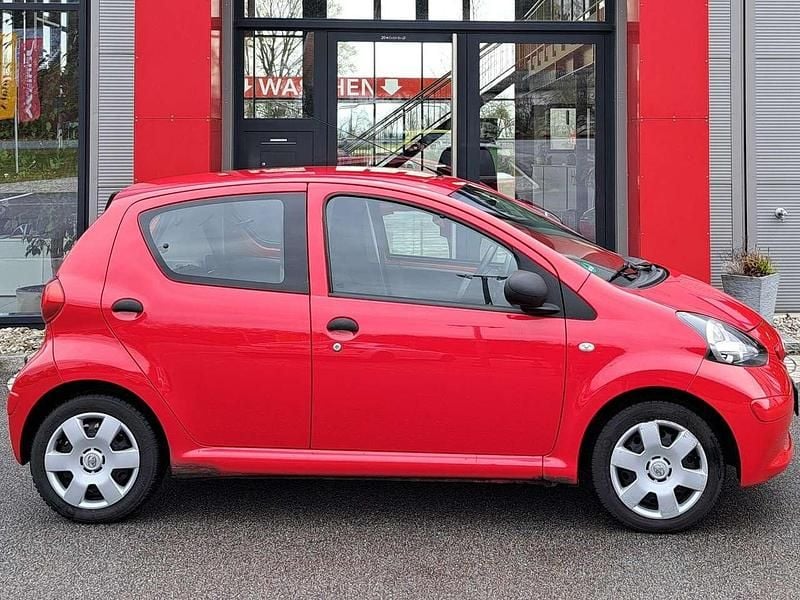 Gebraucht Toyota Aygo Basis 68 PS (50 kW) 2008 Super red Kleinwagen