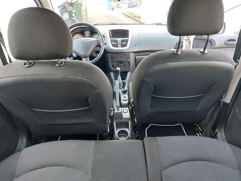 Gebraucht Peugeot 206+ 73 PS (53 kW) 2011 Weiß Kleinwagen