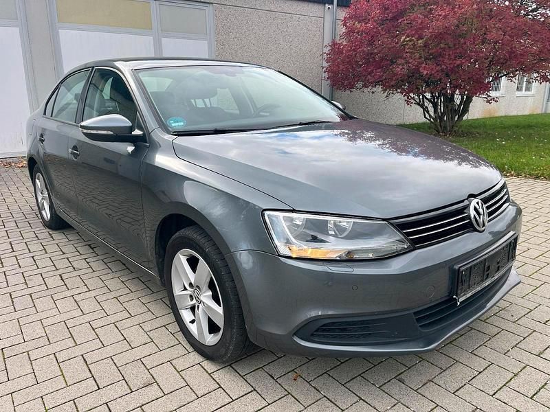 Braun Gebraucht 2011 VW Jetta Limousine | 3.550 € (Fairer Preis) - Bild 1/4