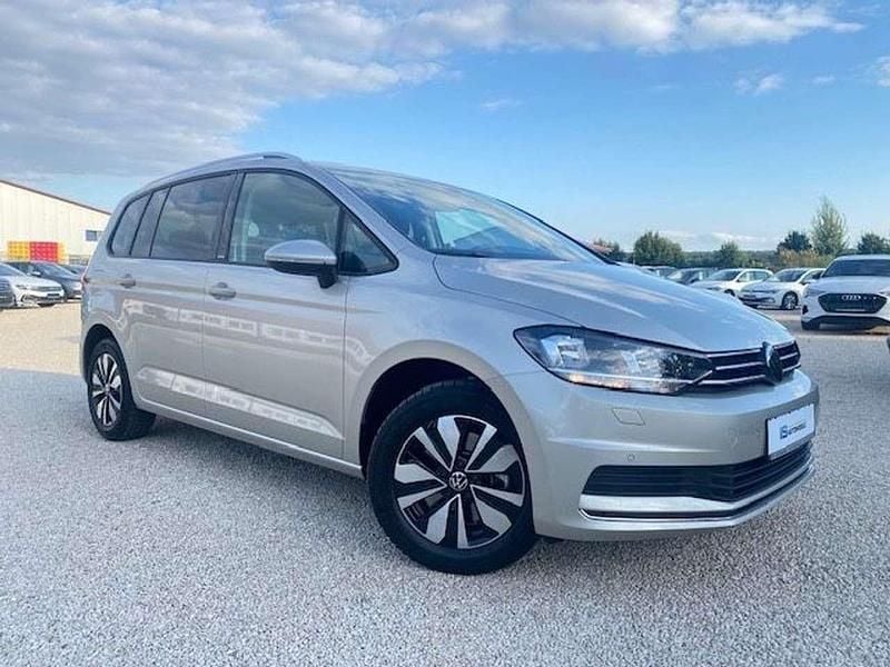 Gebraucht VW Touran Move 122 PS (89 kW) 2024 Ivory silver metallic Van / Kleinbus