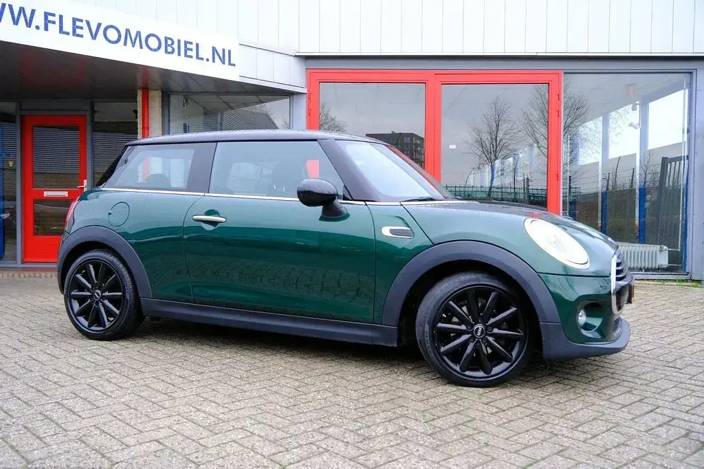 Używany Mini Cooper Business 116 KM (85 kW) 2018 Zielony Hatchback