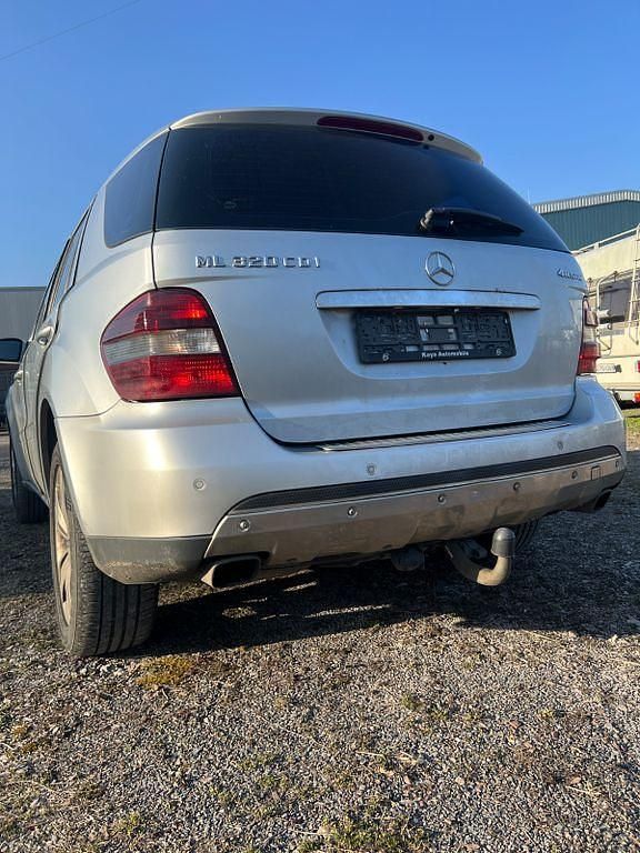 Gebraucht Mercedes ML320 224 PS (164 kW) 2006 Silber SUV