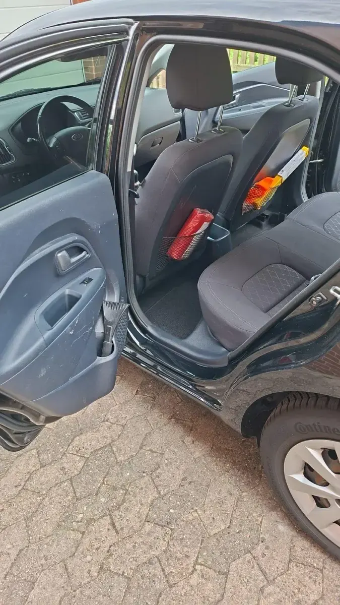 Używany Kia Rio 84 KM (61 kW) 2016 Czarny Hatchback