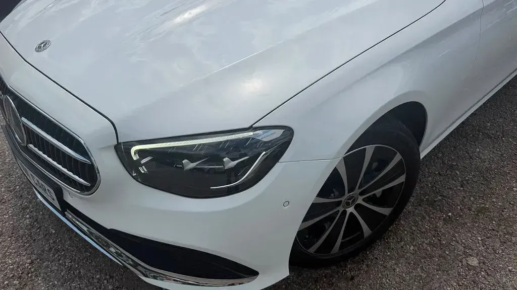 Gebraucht Mercedes E300 194 PS (142 kW) 2021 Weiß Limousine