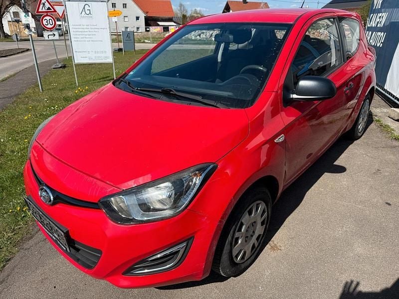 Gebraucht Hyundai i20 Classic 86 PS (63 kW) 2012 Rot Kleinwagen