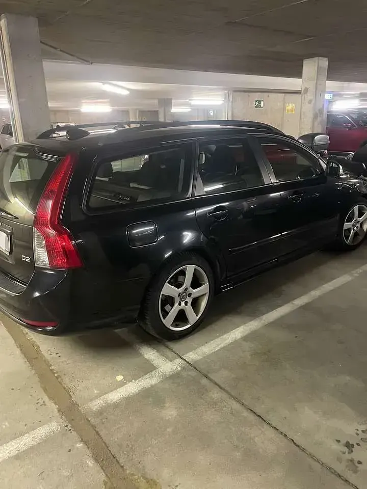 Gebraucht Volvo V50 R-Design 114 PS (83 kW) 2010 Schwarz Kombi