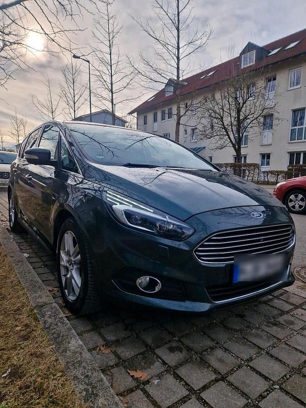 Grau Gebraucht 2016 Ford S-MAX S Van / Kleinbus | 16.499 € (Etwas zu teuer) - Bild 1/4