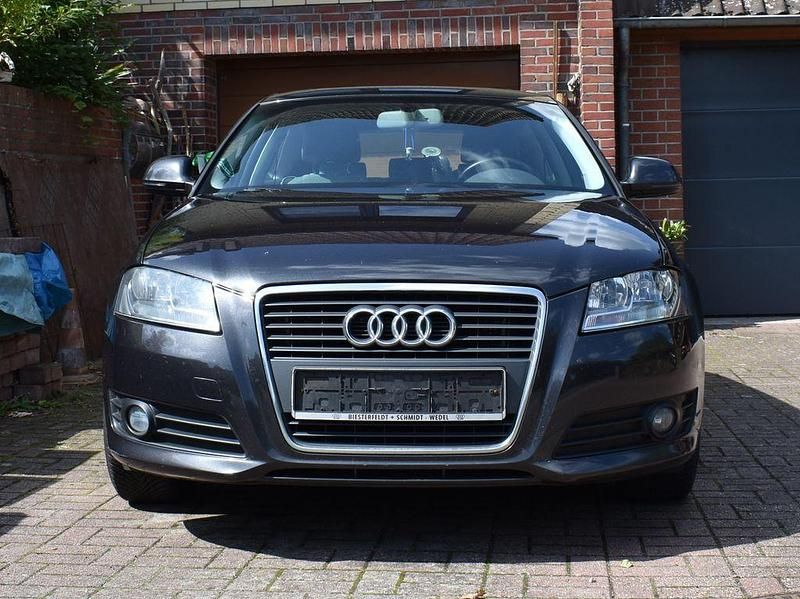 Gebraucht Audi A3 Ambiente 125 PS (91 kW) 2010 Grau Kleinwagen