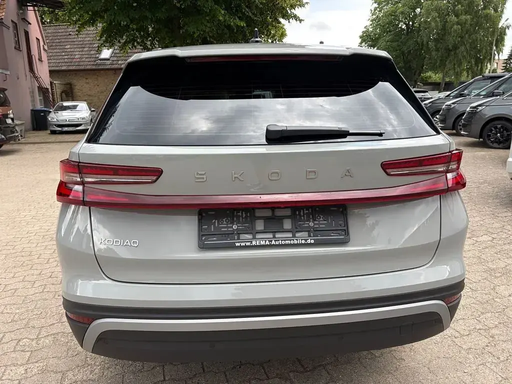 Neu Skoda Kodiaq Selection 150 PS (110 kW) 2026 Grau SUV