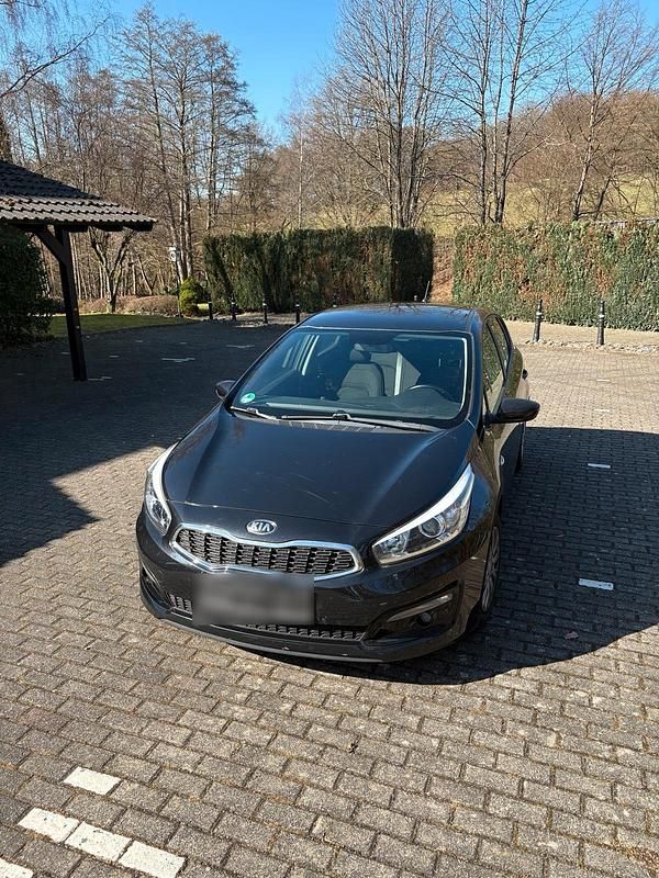 Gebraucht Kia ProCeed 101 PS (74 kW) 2017 Schwarz Kleinwagen