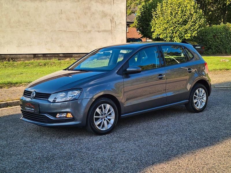 Grau Gebraucht 2014 VW Polo Trendline Limousine | 7.999 € (Guter Preis) - Bild 1/4