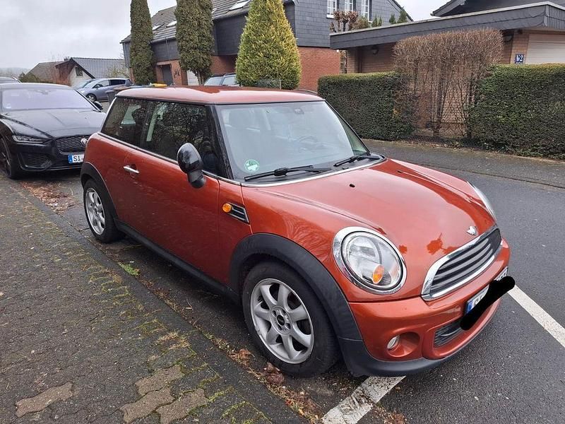 Orange Gebraucht 2011 Mini ONE Kleinwagen | 8.999 € (Teuer) - Bild 1/4