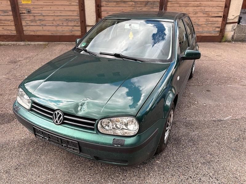 Grün Gebraucht 2001 VW Golf IV Limousine | 499 € (Superpreis) - Bild 1/4