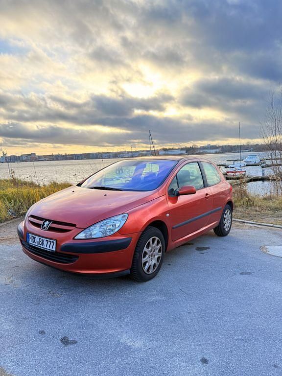 Rot Gebraucht 2001 Peugeot 307 Limousine | 1.545 € (Superpreis) - Bild 1/4