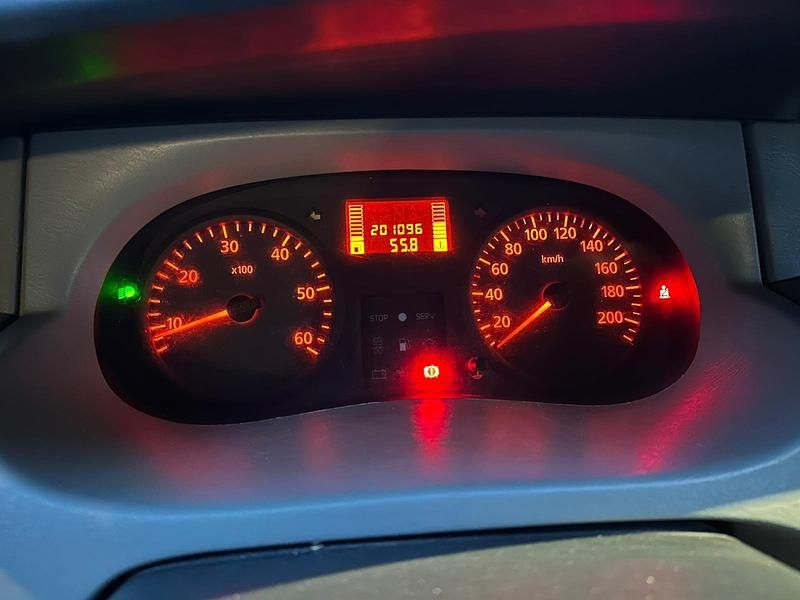 Weiß Gebraucht 2005 Renault Trafic Van / Kleinbus | 1.500 € - Bild 1/4