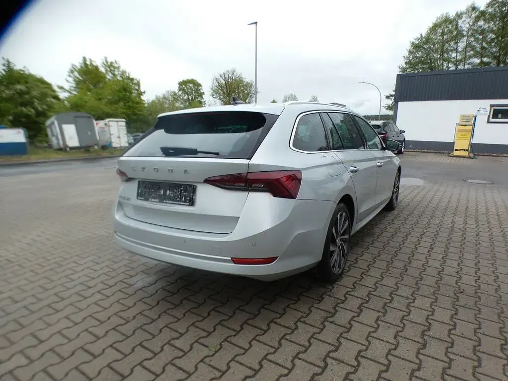 Gebraucht Skoda Octavia Style 150 PS (110 kW) 2022 Stribrna brilliant/ brilliants Kombi