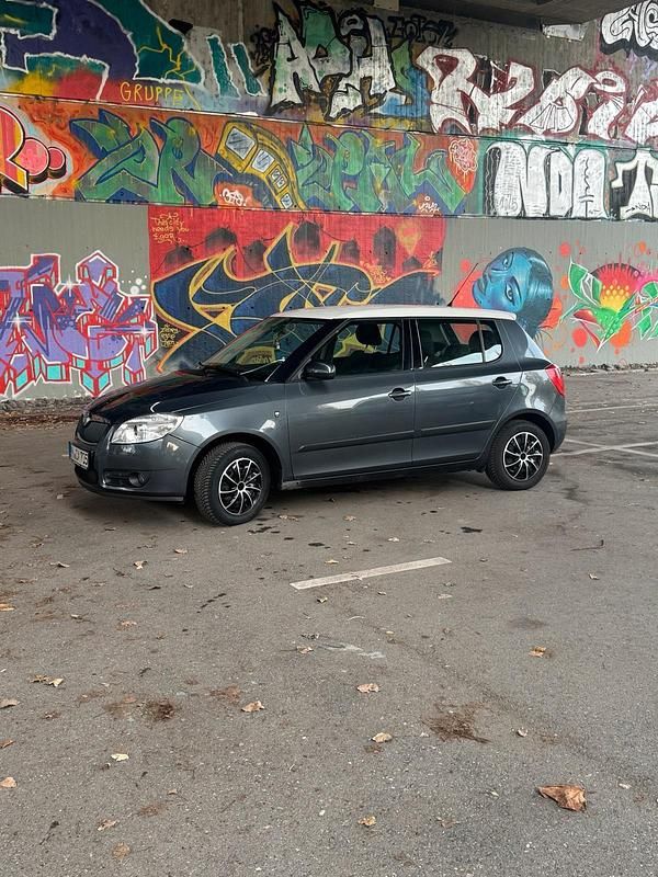 Grau Gebraucht 2009 Skoda Fabia Kleinwagen | 1.800 € (Fairer Preis) - Bild 1/4
