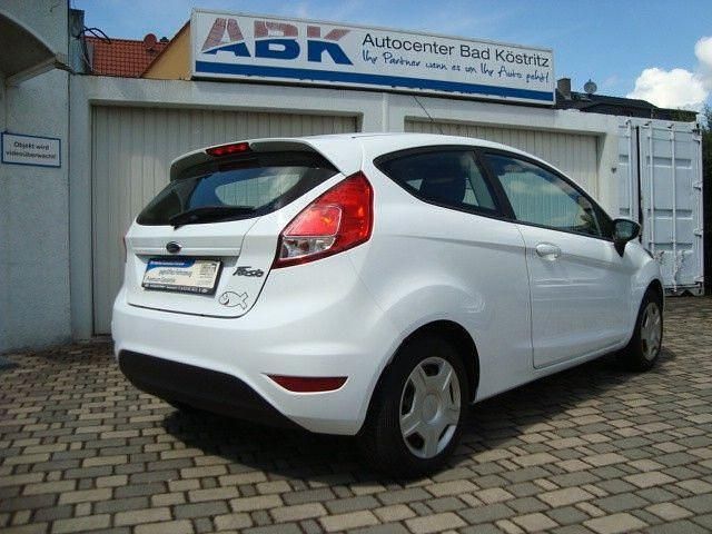 Gebraucht Ford Fiesta Trend 60 PS (44 kW) 2013 Weiß Kleinwagen
