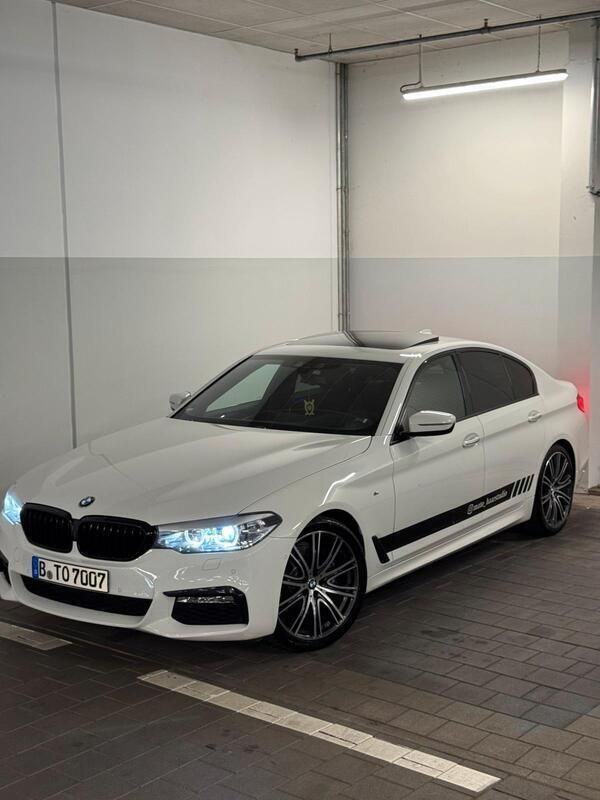 Weiß Gebraucht 2017 BMW 530 M Sport Limousine | 25.490 € - Bild 1/4