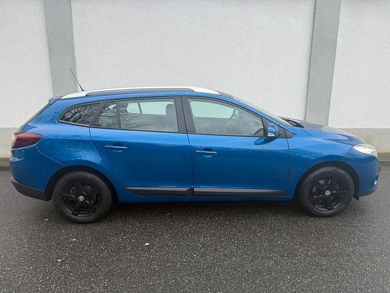 Gebraucht Renault Mégane III Expression 90 PS (66 kW) 2012 Blau Limousine