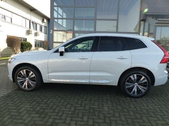 Gebraucht Volvo XC60 Plus 197 PS (144 kW) 2022 Crystal white SUV