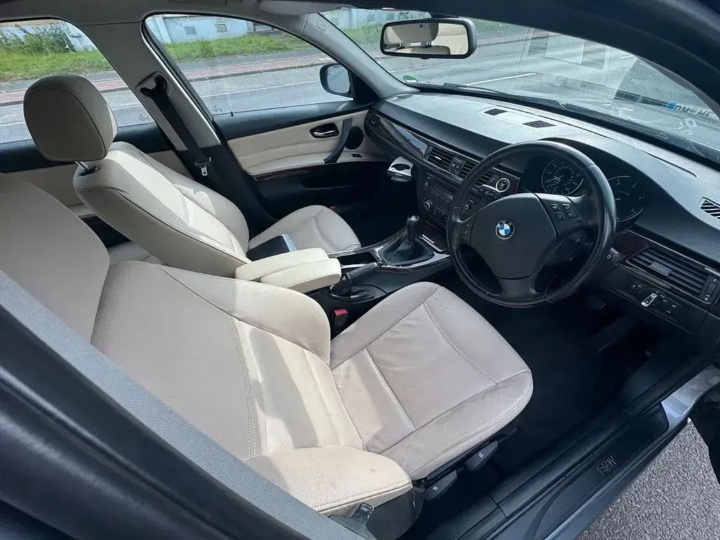 Gebraucht BMW 320 184 PS (135 kW) 2010 Grau Kombi