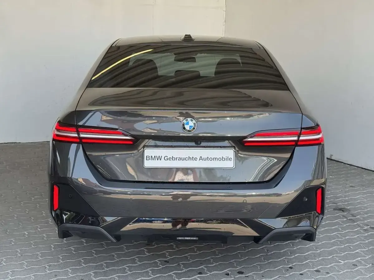 Gebraucht BMW 520 M Sport 190 PS (139 kW) 2024 Grau Limousine