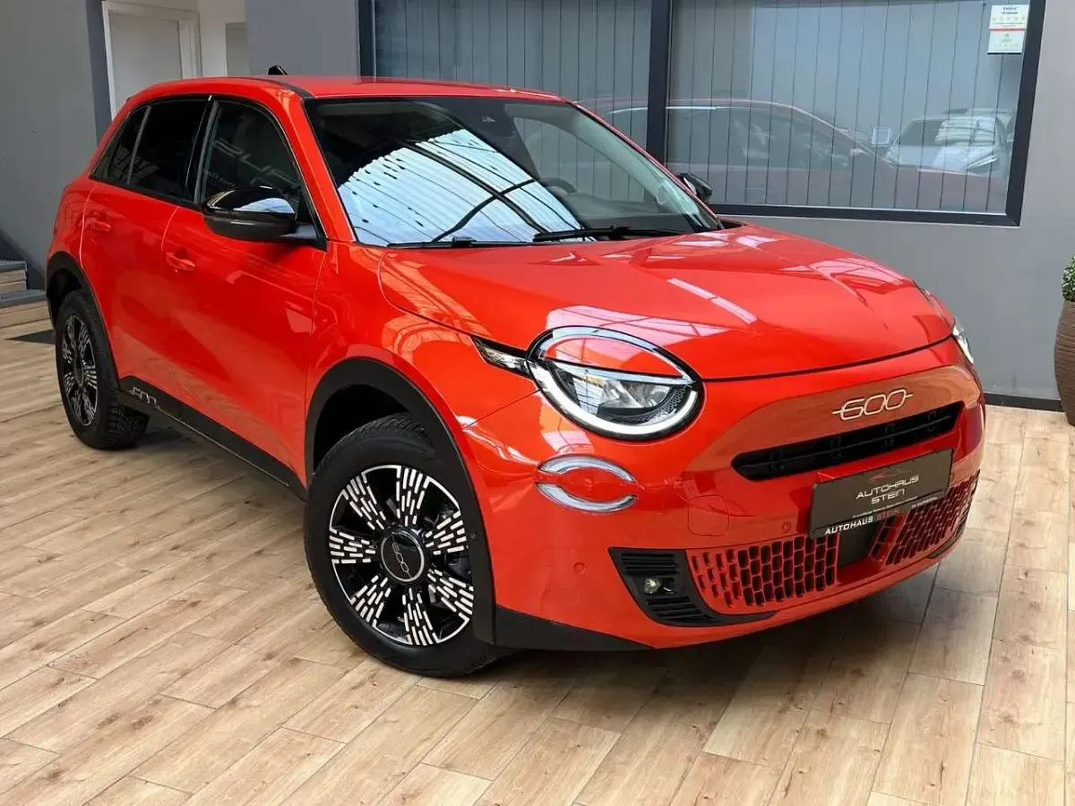 Gebraucht Fiat 600E La Prima 114 kW (156 PS) 2024 Giallo imola SUV