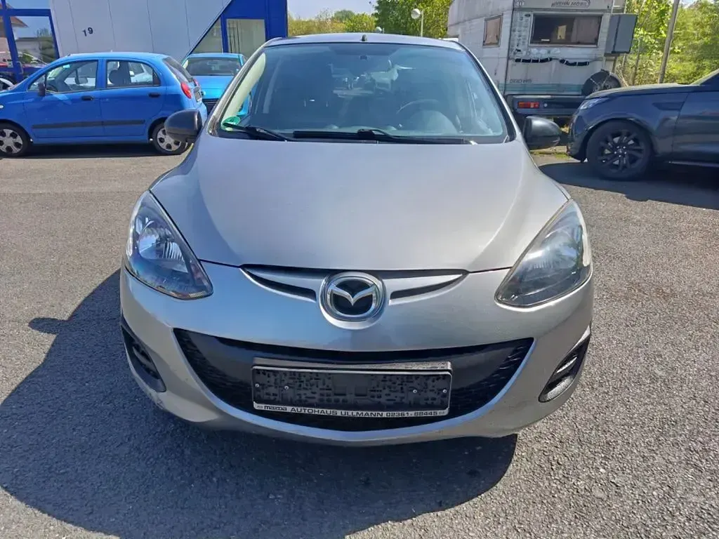 Używany Mazda 2 75 KM (55 kW) 2014 Szary Sedan/Limuzyna