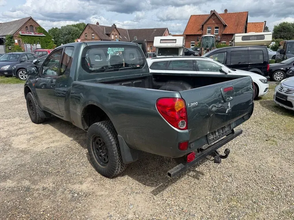 Gebraucht Mitsubishi L200 Invite 136 PS (100 kW) 2009 Grün Pickup