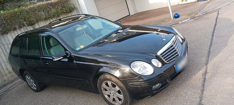 Gebraucht Mercedes E220 Classic 170 PS (125 kW) 2007 Schwarz Kombi