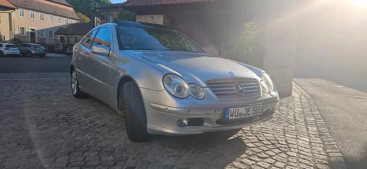 Gebraucht Mercedes C320 218 PS (160 kW) 2003 Silber Kleinwagen