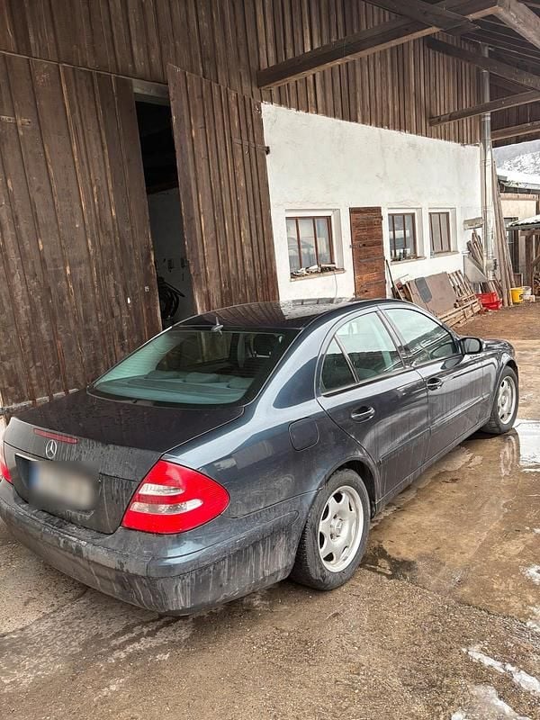 Gebraucht Mercedes E220 150 PS (110 kW) 2005 Limousine