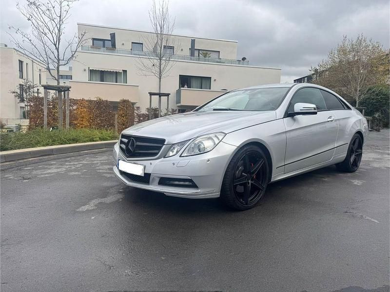 Gebraucht Mercedes E300 Elegance 252 PS (185 kW) 2012 Silber Coupé