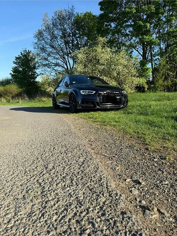 Schwarz Gebraucht 2017 Audi S3 Limousine | 29.500 € (Fairer Preis) - Bild 1/4